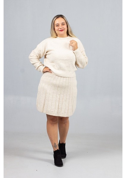 Büyük Beden Uyumlu Krem Triko Takım | Etek & Kazak Şıklığı modelleri
