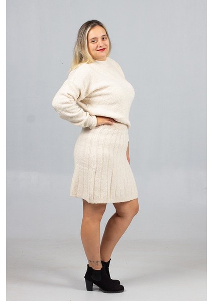 Büyük Beden Uyumlu Krem Triko Takım | Etek & Kazak Şıklığı fırsatları