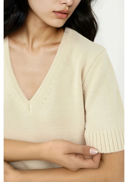 Kadın Kısa Kollu V-Yaka Örgü Kazak Natural