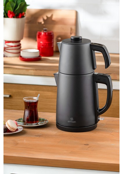 Pratik ve Şık Siyah Çay Makinesi, Kolay Kullanım ve Modern Tasarım