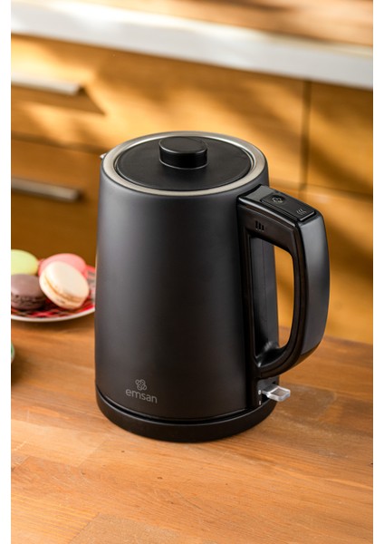 Pratik ve Şık Siyah Çay Makinesi, Kolay Kullanım ve Modern Tasarım