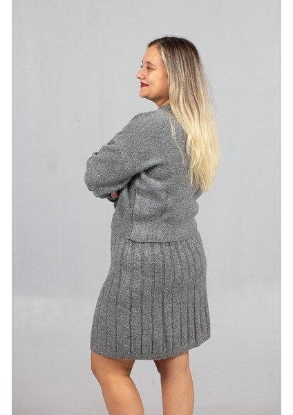 Sofistike Koyu Gri Triko Takım | 46 Bedene Kadar Asil Etek Kazak Kombini modelleri