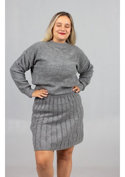 Sofistike Koyu Gri Triko Takım | 46 Bedene Kadar Asil Etek Kazak Kombini indirimleri