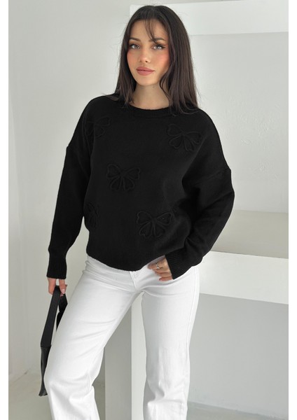 Kadın Kelebek Nakışlı Örgü Kazak – Naif & Dekoratif Stil