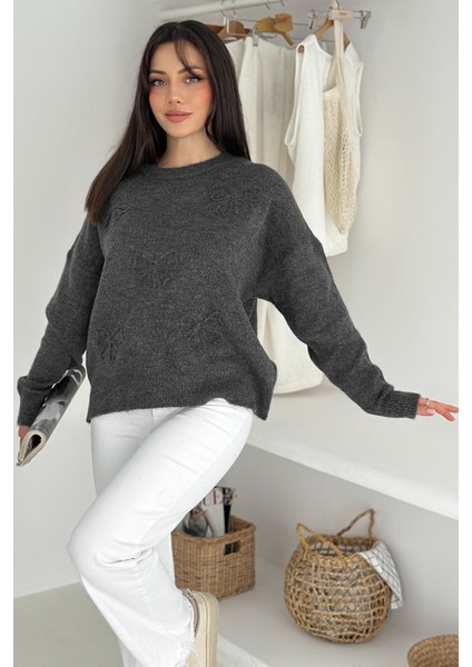 Kadın Kelebek Nakışlı Örgü Kazak – Naif & Dekoratif Stil fiyatları