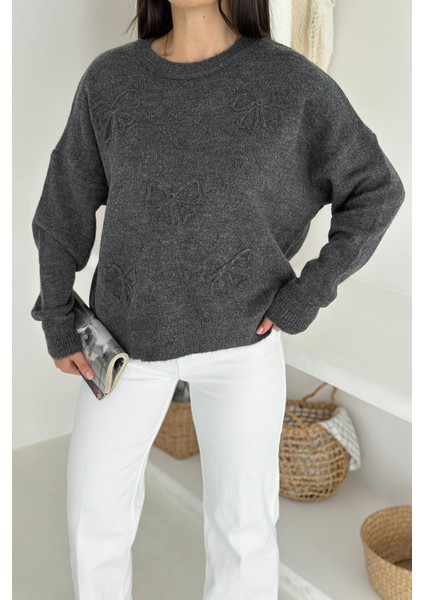 Kadın Kelebek Nakışlı Örgü Kazak – Naif & Dekoratif Stil modelleri