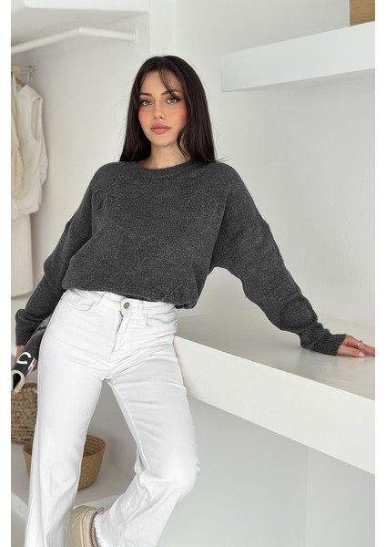 Kadın Kelebek Nakışlı Örgü Kazak – Naif & Dekoratif Stil fırsatları