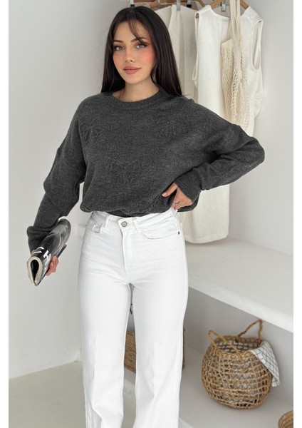 Kadın Kelebek Nakışlı Örgü Kazak – Naif & Dekoratif Stil indirimleri