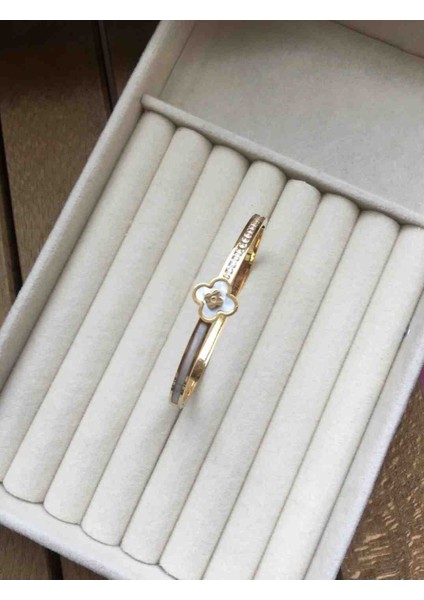 Gold Sedefli Yoncalı Çelik Kelepçe Bileklik modelleri