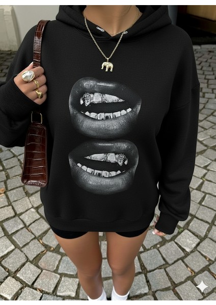 Kadın Siyah Oversize Kapüşonlu Sweatshirt – Baskılı Dudak Desenli, Sokak Stili, Rahat Kesim fiyatları