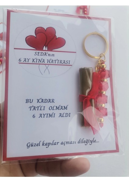 100 Adet Kişiye Özel 6 Ay Kına Hatırası Kırmızı Anahtarlık ve Paketlenmiş Kına Dağıtmalık Hediyelik fırsatları