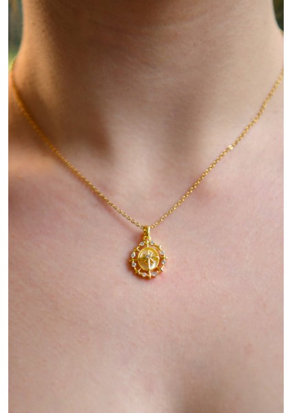 Pusula Görünümlü Zirkon Taşlı Çoklu Kutup Yıldızlı Model Kadın Çelik Kolye modelleri