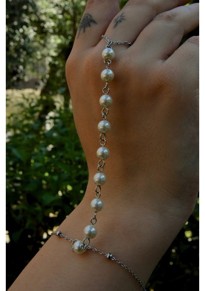 Incili Dorikalı Kadın Çelik Şahmeran