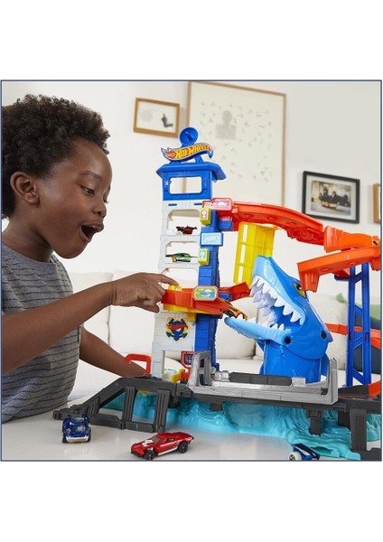 Hot Wheels City Köpek Balığından Kaçış HDP06 indirimleri
