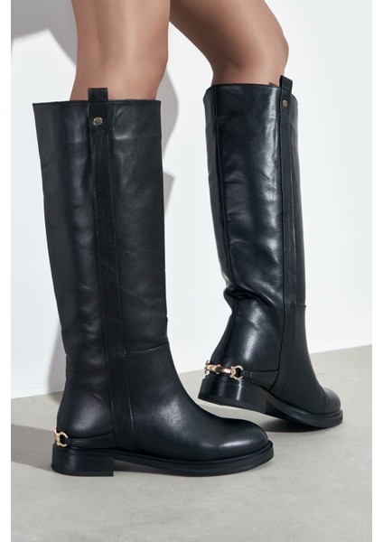 Maude Siyah Hakiki Deri Kalın Topuk Arka Metal Aksesuarlı Kadın Biker Çizme fiyatları