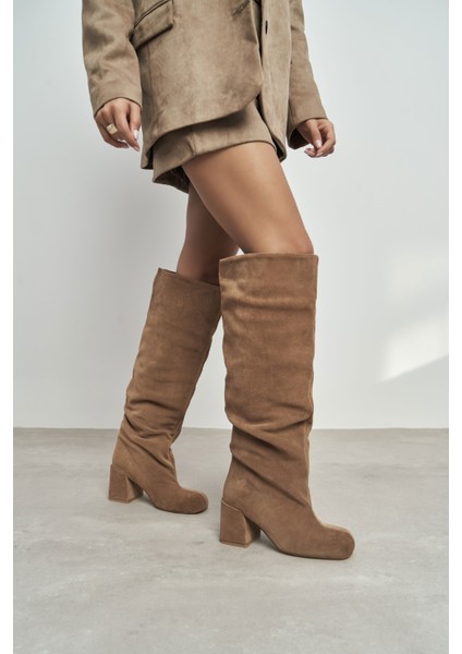 Briella Desert Koyu Bej Hakiki Süet Kalın Topuk Küt Burun Kadın Çizme fiyatları