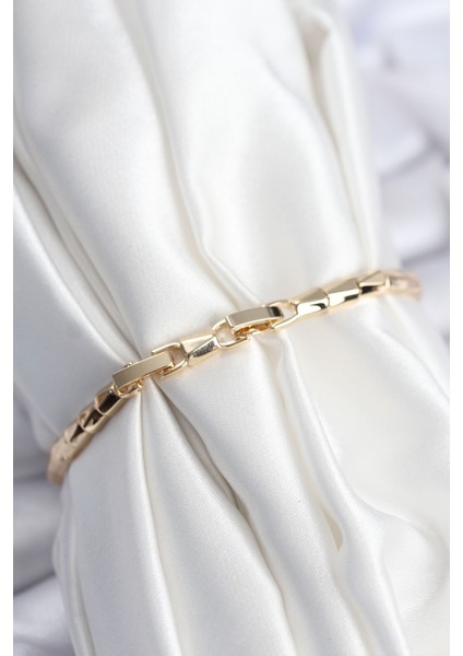 Pirinç Vıp Seri Gold Renk Zirkon Taşlı Yıldız Model Kadın Bileklik - Lisinya