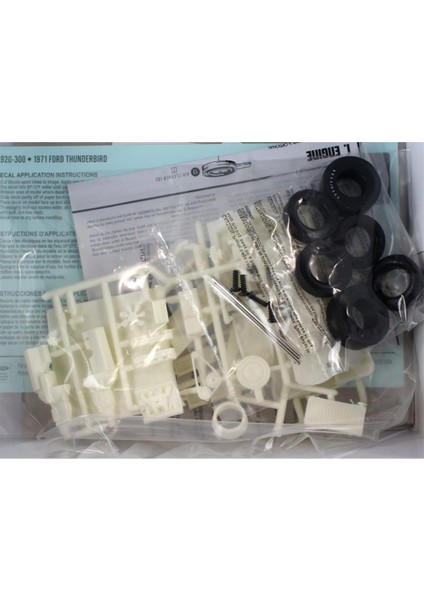920 1/25 Ölçek, 1971 Ford Thunderbird Araba, Plastik Model Kiti indirimleri