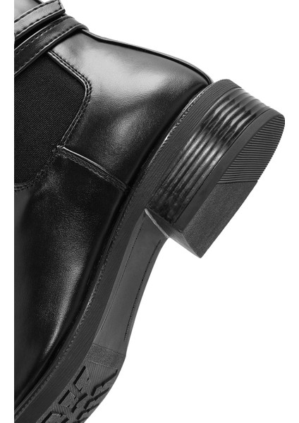 Kadın Siyah Fermuarlı Tokalı Bot 25WFE400418