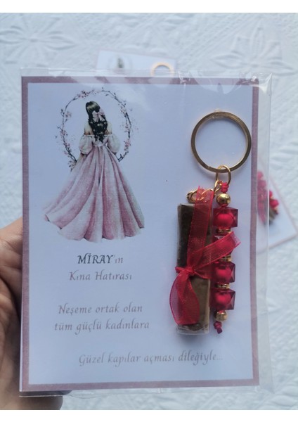 64 Adet Kişiye Özel Kına Hatırası Dağıtmalık Hediyelik Kırmızı Anahtarlık ve Paketlenmiş Kına