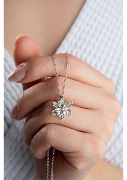 Gümüş Renk Beyaz Lotus Çiçeği Kolye Paslanmaz Çelik Kolye - 3397