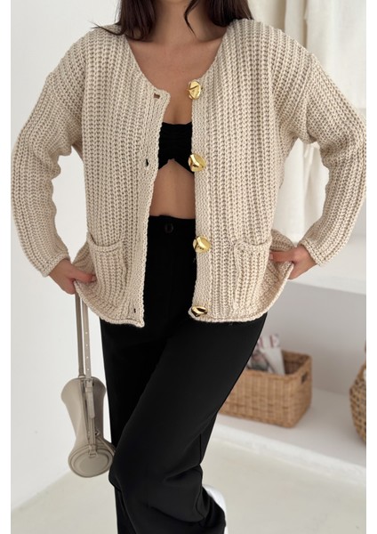Kadın Altın Düğmeli Dokulu Örgü Hırka – Zarif & Vintage Dokunuş fırsatları