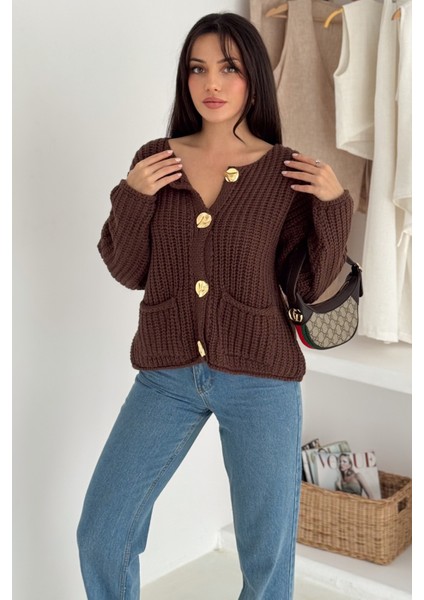 Kadın Altın Düğmeli Dokulu Örgü Hırka – Zarif & Vintage Dokunuş
