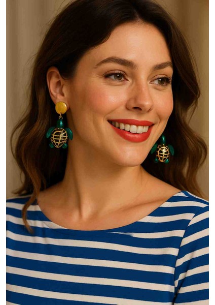 Caretta Caretta El Yapımı Altın Detaylı Yeşil Kaplumbağa Küpe - Özel Tasarım