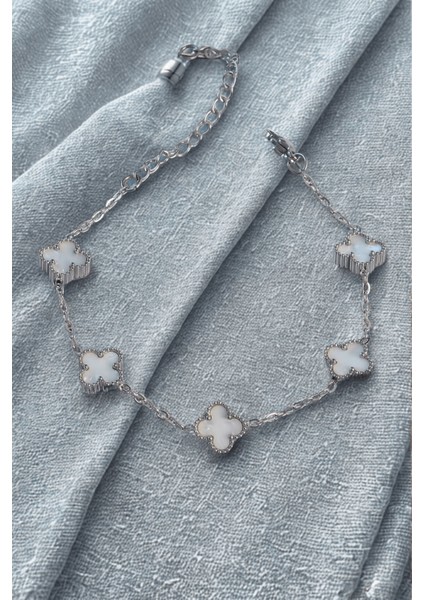 Zarif Kadın Için Silver Çelik Mineli Yonca Bileklik