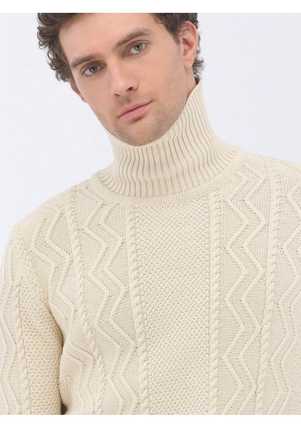 Ekru Yarım Balıkçı Yaka Pamuk Karışımlı Triko Kazak
