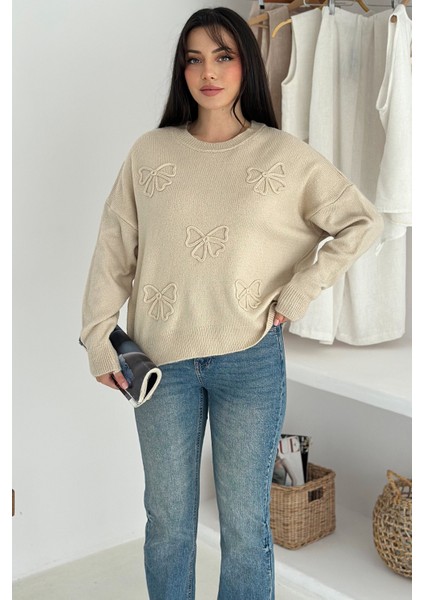 Kadın Kelebek Nakışlı Örgü Kazak – Naif & Dekoratif Stil