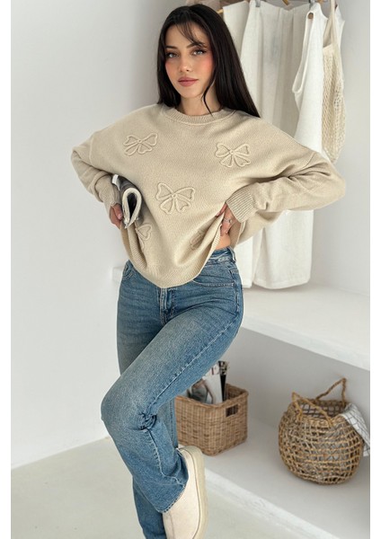 Kadın Kelebek Nakışlı Örgü Kazak – Naif & Dekoratif Stil fiyatları