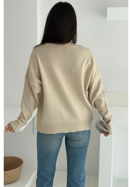 Kadın Kelebek Nakışlı Örgü Kazak – Naif & Dekoratif Stil