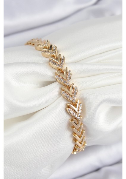 Pirinç Zirkon Taşlı Sıralı Ok Model Gold Renk Kadın Bileklik - Lisinya