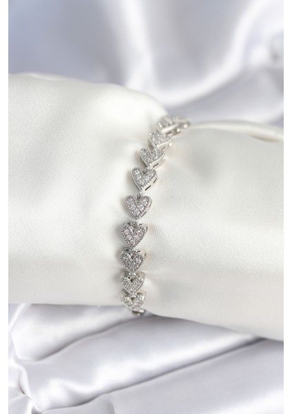 Pirinç Gümüş Renk Kalp Model Kadın Bileklik - Lisinya