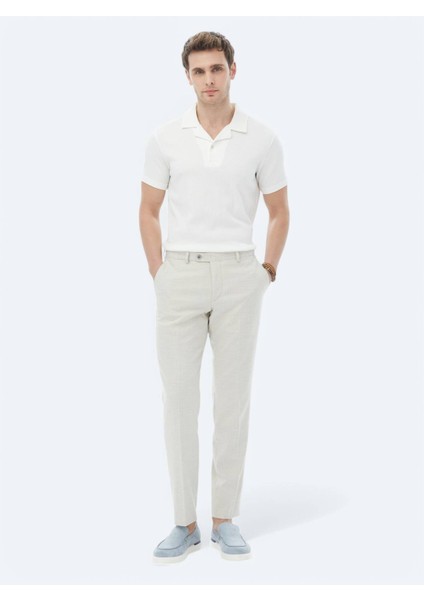 Beyaz Jakarlı Küba Yaka Pamuk Karışımlı T-Shirt