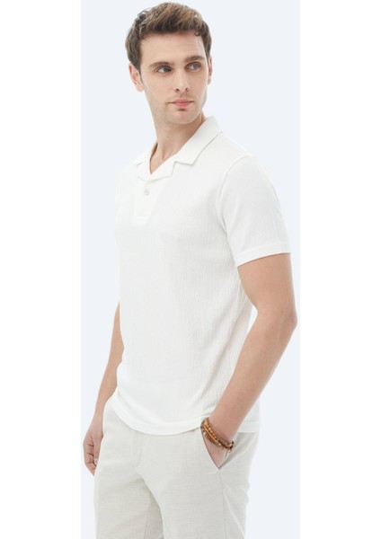 Beyaz Jakarlı Küba Yaka Pamuk Karışımlı T-Shirt