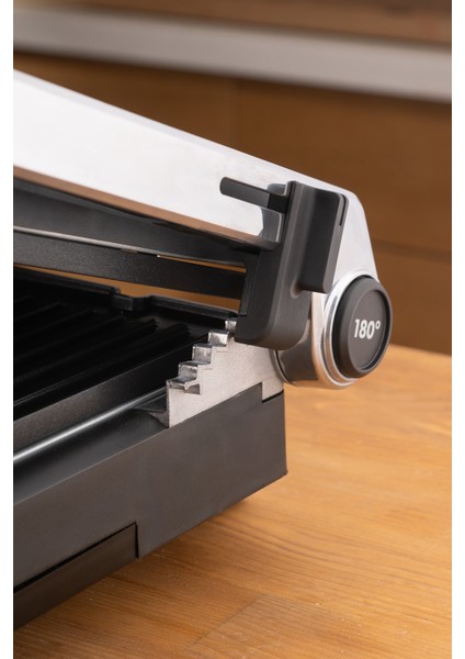Inox Döküm Izgara ve Tost Makinesi, 6 Dilim Kapasiteli, Şık ve Kullanışlı Tasarım