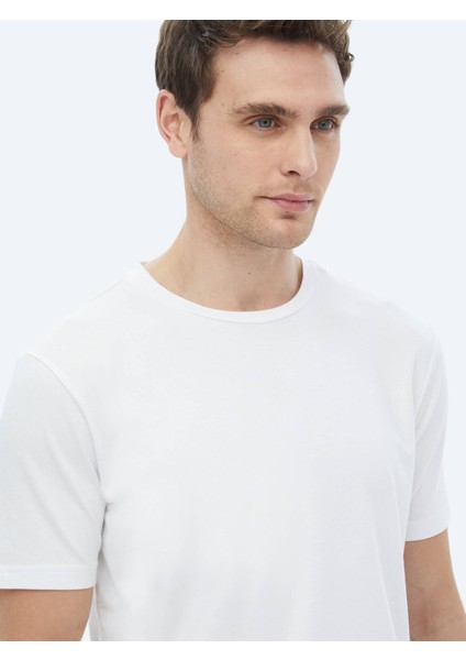 Beyaz Bisiklet Yaka Pamuk Karışımlı T-Shirt