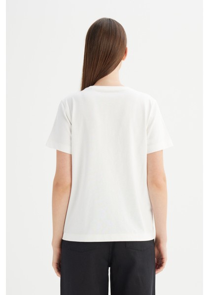 %100 Pamuk Regular Fit Normal Kesim Bisiklet Yaka Baskılı Beyaz Tişört indirimleri