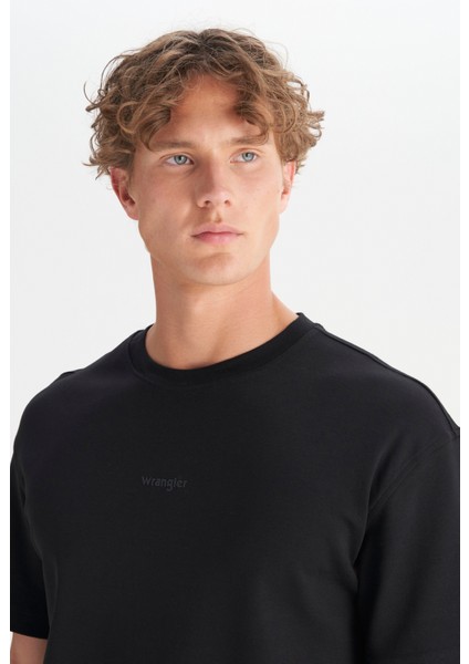 %100 Pamuk Relaxed Fit Rahat Kesim Biisklet Yaka Logo Detaylı Tişört fırsatları