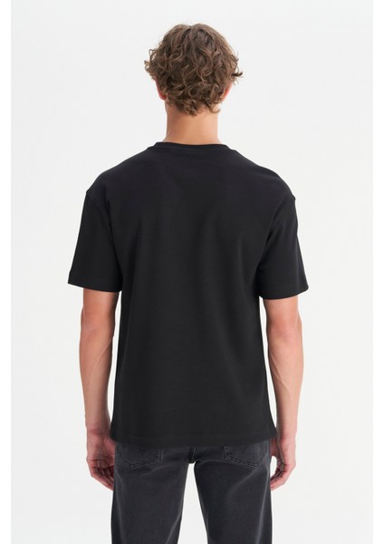 %100 Pamuk Relaxed Fit Rahat Kesim Biisklet Yaka Logo Detaylı Tişört indirimleri