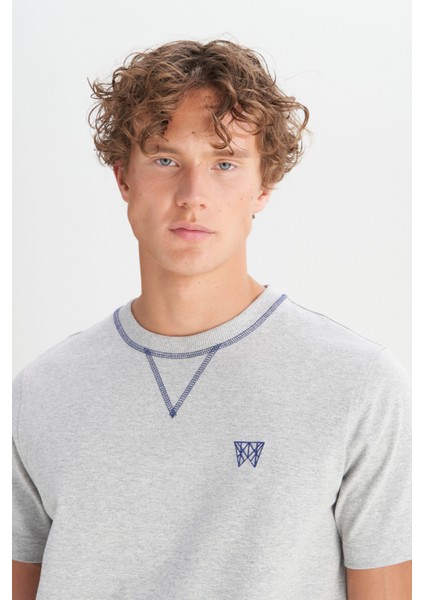 %100 Pamuk Regular Fit Normal Kesim Bisiklet Yaka Logo Detaylı Tişört fırsatları