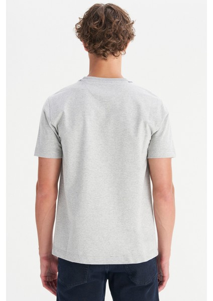 %100 Pamuk Regular Fit Normal Kesim Bisiklet Yaka Logo Detaylı Tişört indirimleri