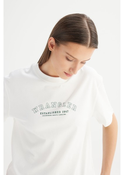 %100 Pamuk Relaxed Fit Rahat Kesim Bisiklet Yaka Logo Detaylı Tişört fırsatları