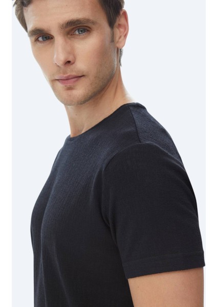 Siyah Jakarlı Bisiklet Yaka Pamuk Karışımlı T-Shirt