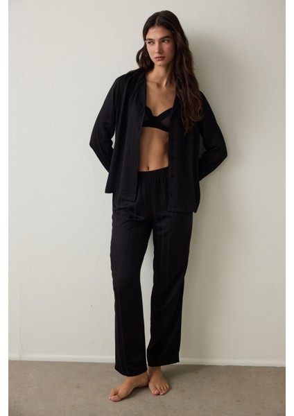 Siyah Emilia Bağlama Detaylı Saten Gömlek Yaka Pijama Takımı