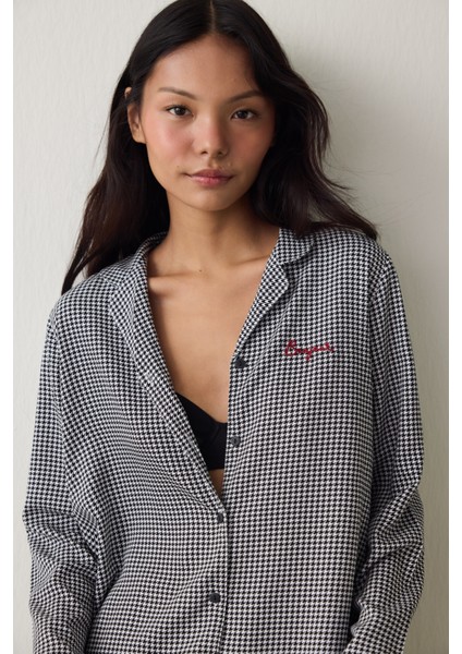 Siyah Bonjour Ekoseli Nakış Detaylı Gömlek Yaka Pijama Takımı fiyatları