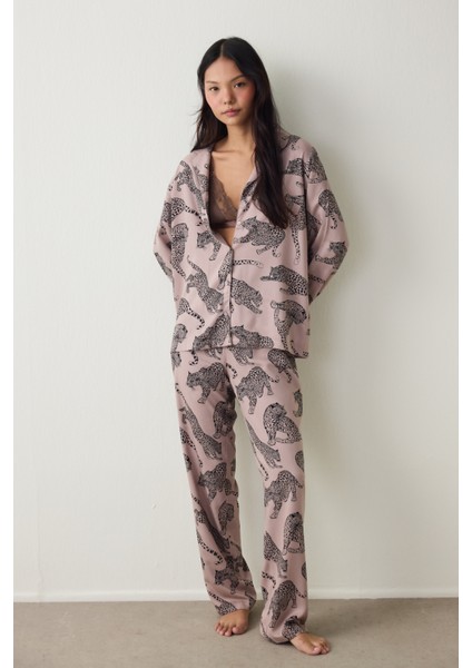 Koyu Bej Eva Kaplan Desenli Gömlek Yaka Pijama Takımı