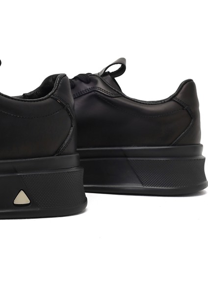 Erkek Siyah Bağcıklı Kalın Tabanlı Deri Sneaker 25WFD611518